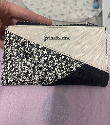 Stradivarius papatya desenli cüzdan