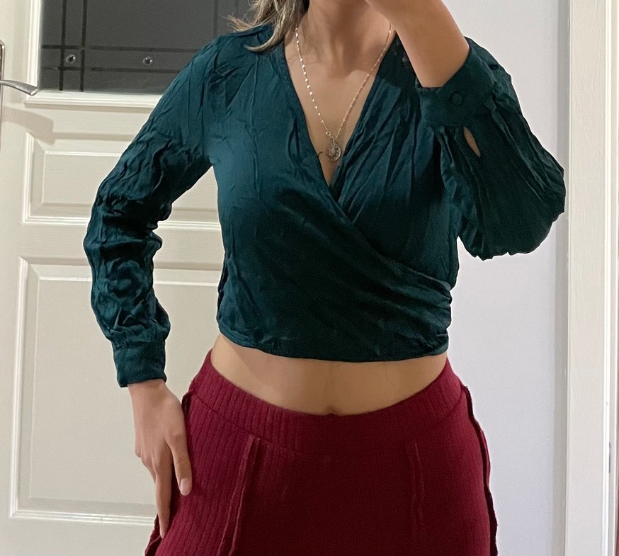 Uzun Kollu Yeşil Bağlamalı Bluz - Görsel 2