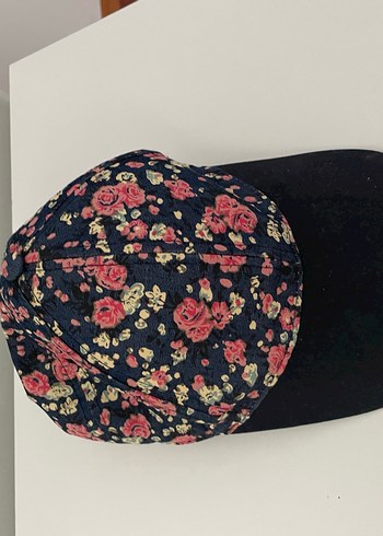 Payetli Beyaz Kadın Şapka - NYC Girl - Görsel 3