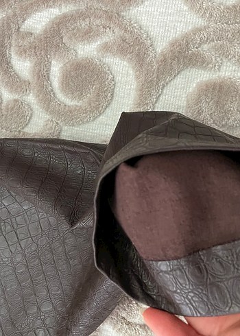 Kahverengi Yılan Desenli Deri Kadın Pantolon - Görsel 4