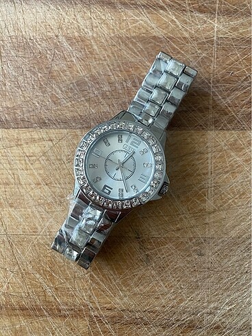 Guess kadın saat yenidir