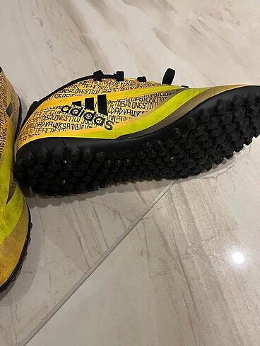 33 Beden Adidas krampon çocuk