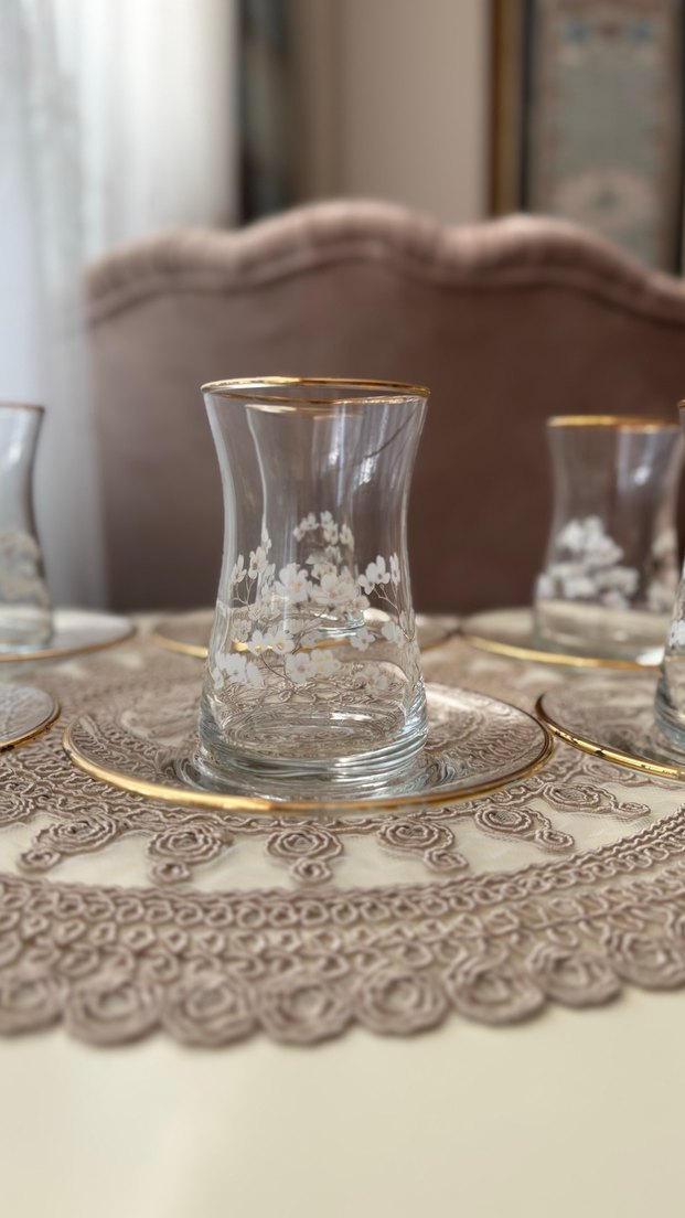 Altın Kenarlı Çiçek Desenli İnce Cam - Görsel 4