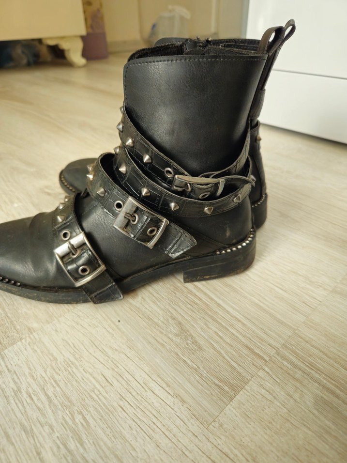 Tokalı Siyah Deri Kadın Bot - Görsel 2