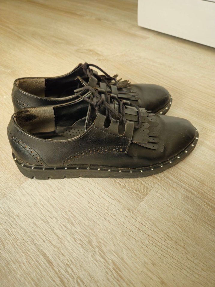 Tokalı Siyah Deri Kadın Ayakkabı - Görsel 2