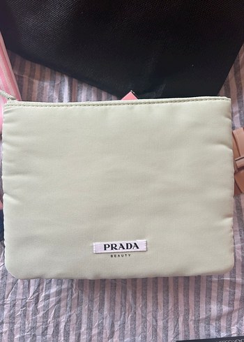 Prada Makyaj Cantasi
