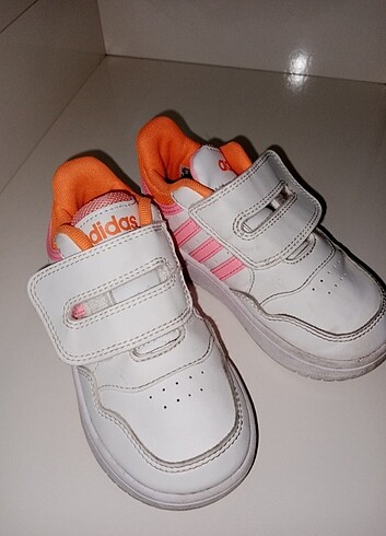 26 Beden beyaz Renk Adidas çocuk spor ayakkabı