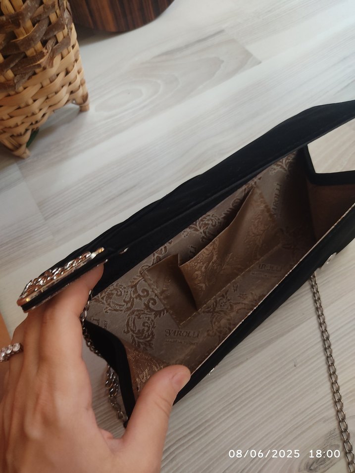 Gri Yılan Desenli Zincir Detaylı Siyah Kadın Çanta - Görsel 3