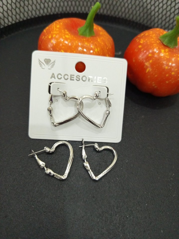 Kısa Mini Kalp Şeklinde Punk Küpeler çelik - Görsel 2