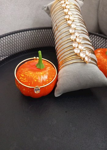 Minimalist Parlak Altın Tokalı Bilezik - Görsel 3