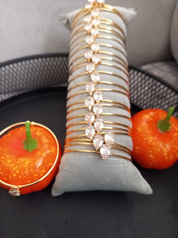 Minimalist Parlak Altın Tokalı Bilezik - Görsel 2