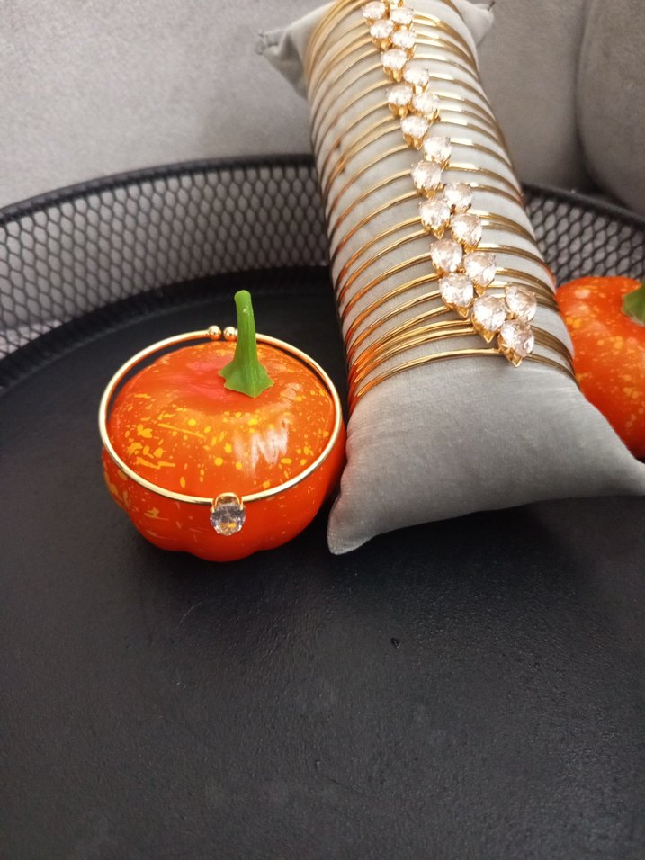 Minimalist Parlak Altın Tokalı Bilezik - Görsel 3