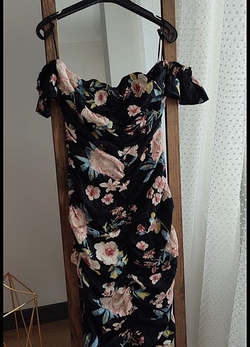 Sateen çiçekli midi elbise 