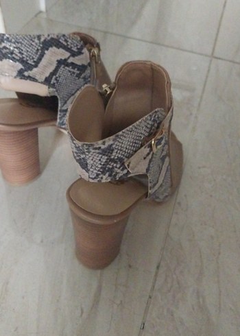 Bej Yılan Desenli Dolgu Topuklu Kadın Ayakkabı - Görsel 5