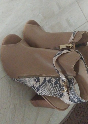 Bej Yılan Desenli Dolgu Topuklu Kadın Ayakkabı - Görsel 7