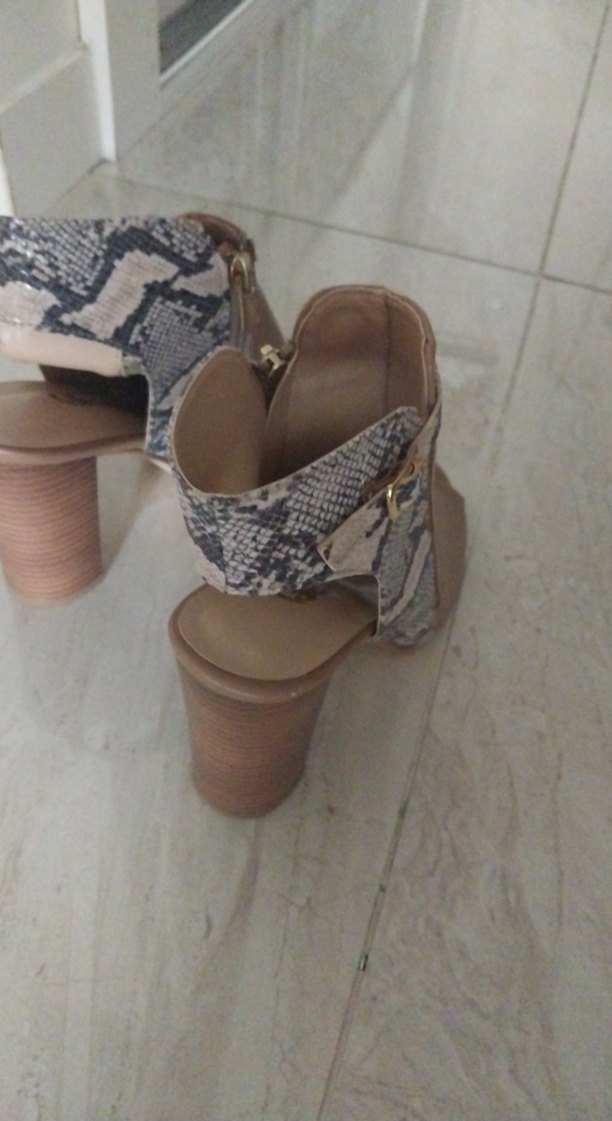 Bej Yılan Desenli Dolgu Topuklu Kadın Ayakkabı - Görsel 5