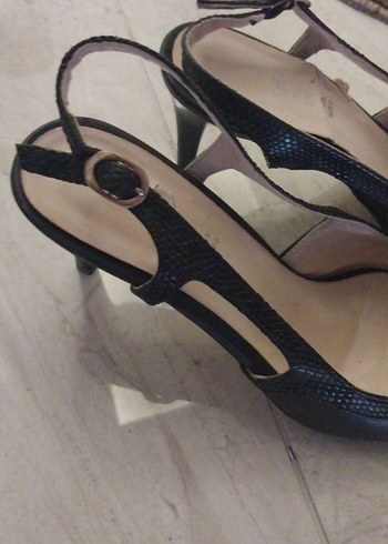 37 Beden Siyah Tokalı Stiletto Topuklu Kadın Ayakkabı