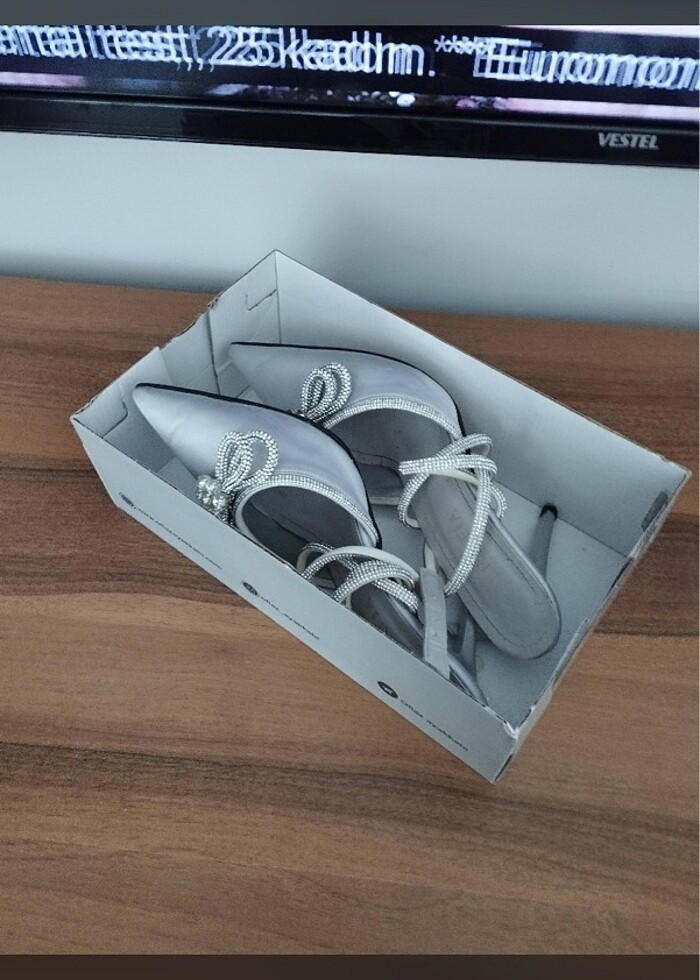 Saten topuklu ayakkabı - Görsel 4