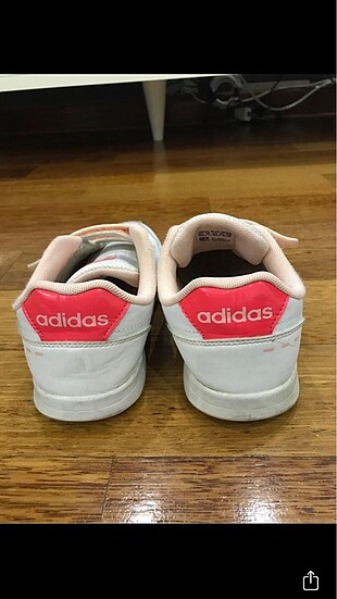 34 Beden Adidas çocuk spor ayakkabı.
