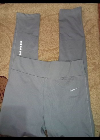 Nike Gri Kadın Spor Tayt, Elastik ve Rahat