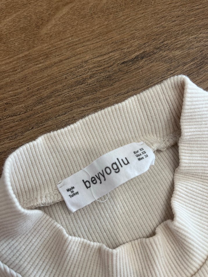 Beyaz Uzun Kollu Yüksek Yakalı Kadın Bluz - Görsel 2