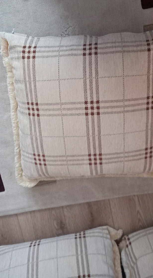 Bej Kareli Klasik Yastık - Görsel 2