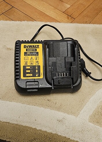 DEWALT DCB 115 HIZLI SARZ CİHAZİ 