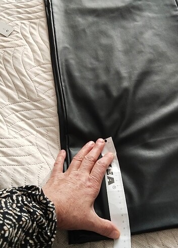 Zara deri pantolon etiketi üstünde - Görsel 4