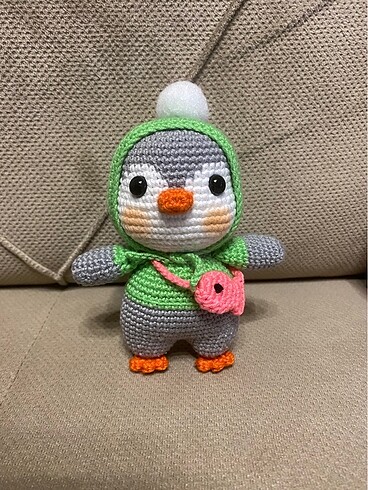 Amigurumi şapkalı penguen