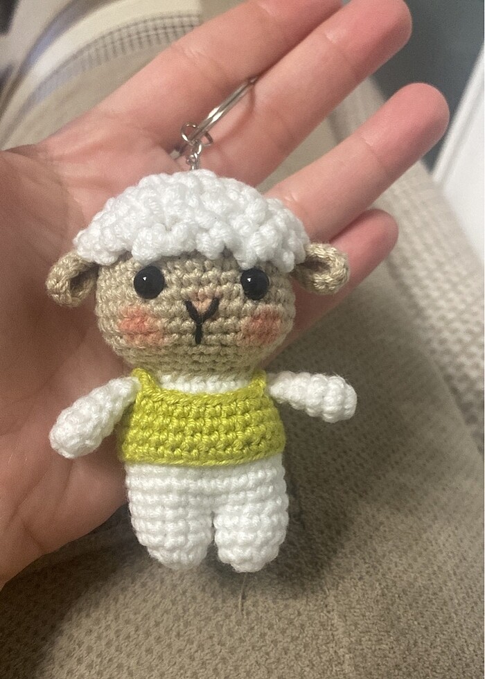 Amigurumi kuzu anahtarlık - Görsel 2
