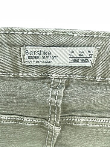 36 Beden yeşil Renk Bershka Jean / Kot Şort %70 İndirimli.