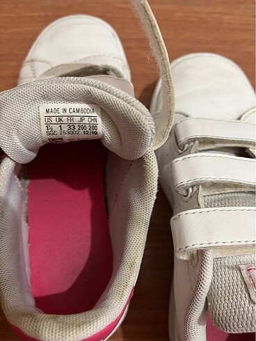 33 Beden beyaz Renk Kız çocuk spor Adidas ayakkabı