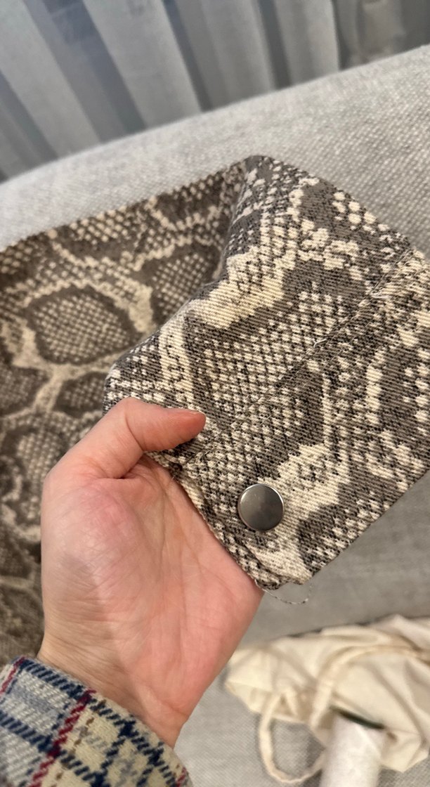 Düğmeli Yılan Desenli Kadın Ceket - Görsel 3