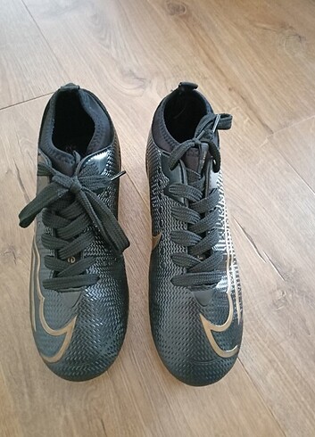 40 Beden siyah Renk Nike krampon 40 no