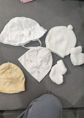 Beyaz Örgü Bebek Bere ve Eldiven Seti - Görsel 2