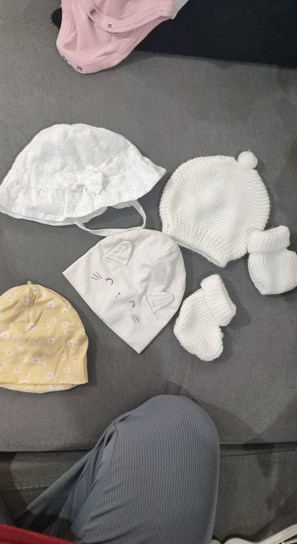 Beyaz Örgü Bebek Bere ve Eldiven Seti - Görsel 2