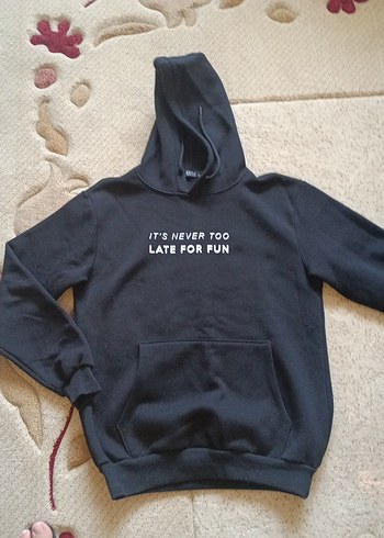 Siyah Kapüşonlu Uzun Kollu Sweatshirt