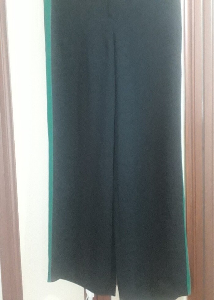 Siyah renk dökümlü kumaş bayan pantolon - Görsel 2