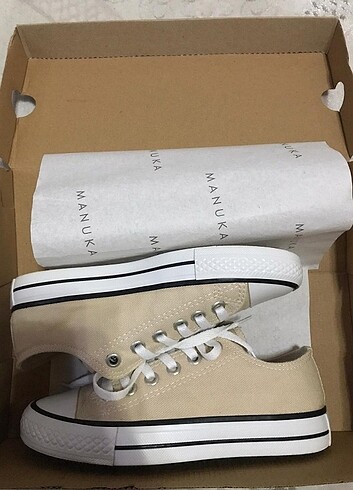 Manuka converse 