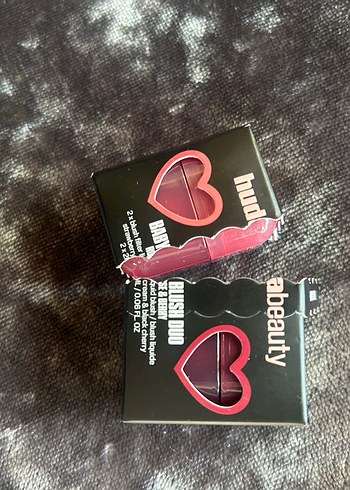 Huda beauty rose berry