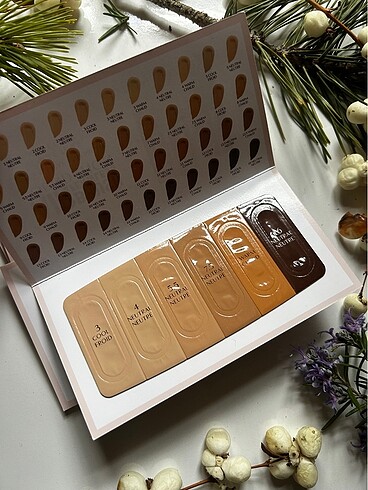 Charlotte Olympia Charlotte tilbury airbrush flawless fondoten sample kartelası