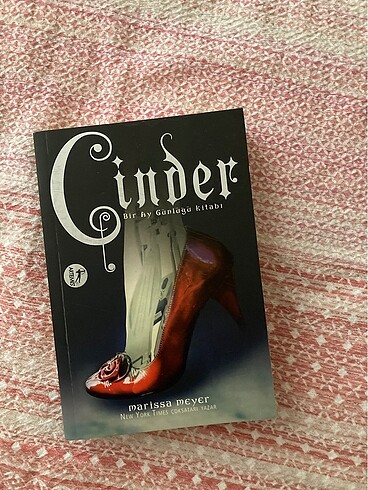 Cinder kitap