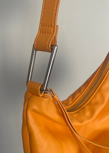 Pull and Bear Turuncu Deri Kadın Omuz Çantası