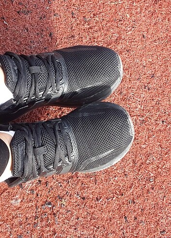 Adidas spor ayakkabi 
