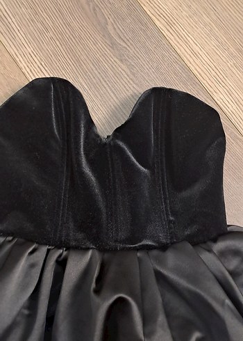 Siyah Straplez Fırfırlı Gotik Bustiyer - Görsel 4