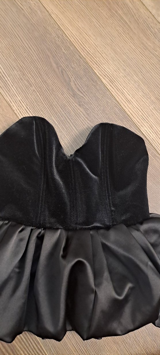 Siyah Straplez Fırfırlı Gotik Bustiyer - Görsel 4