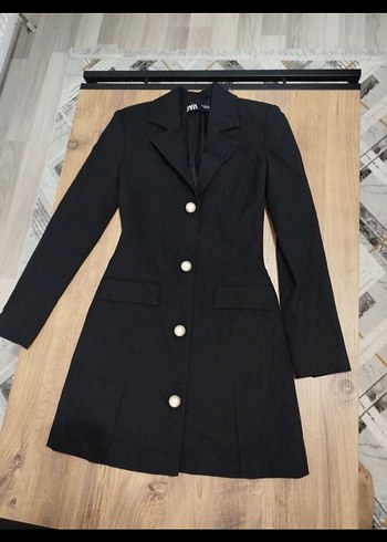 Yeni Zara İnci Düğmeli Siyah Blazer Elbise - Görsel 4