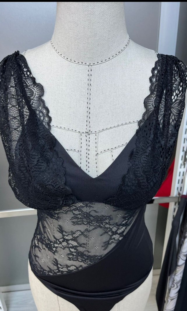 Siyah Dantel Detaylı Gotik Bodysuit - Görsel 2