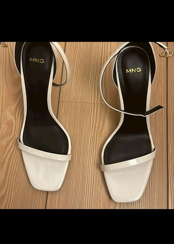 Beyaz Klasik İnce Topuklu Kadın Sandalet - Görsel 4