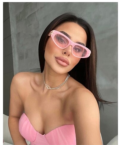 Pembe aksesuar gözlük